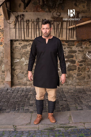 Under Tunic Leif